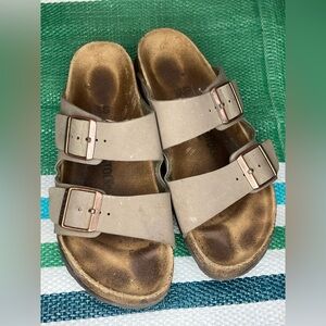 ✨🎉 Birkenstock Arizona Leather Two buckle Stone Sandals Women’s Size 9